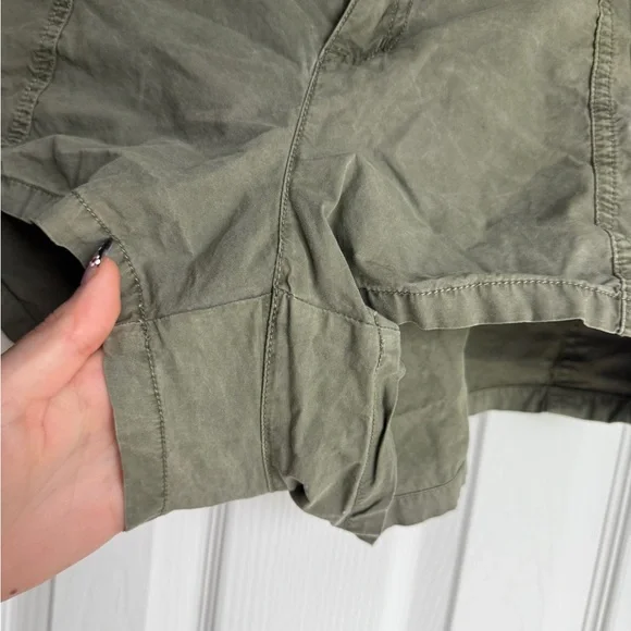 URBAN OUTFITTERS Zipped Y2K Cargo Shorts Green Buttoned Mid Rise Utility Size 8 - Picture 6 of 7